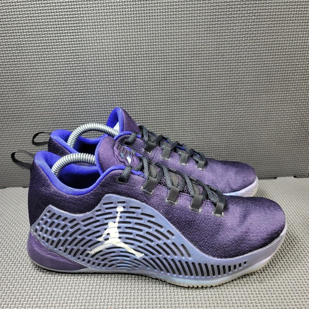 Womens Sz 8.5 Purple Dynasty Jordan CP3.X